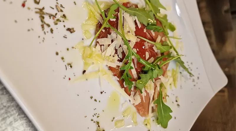010._bresaola_mit_rucola_parmesan_oliven_l.jpg