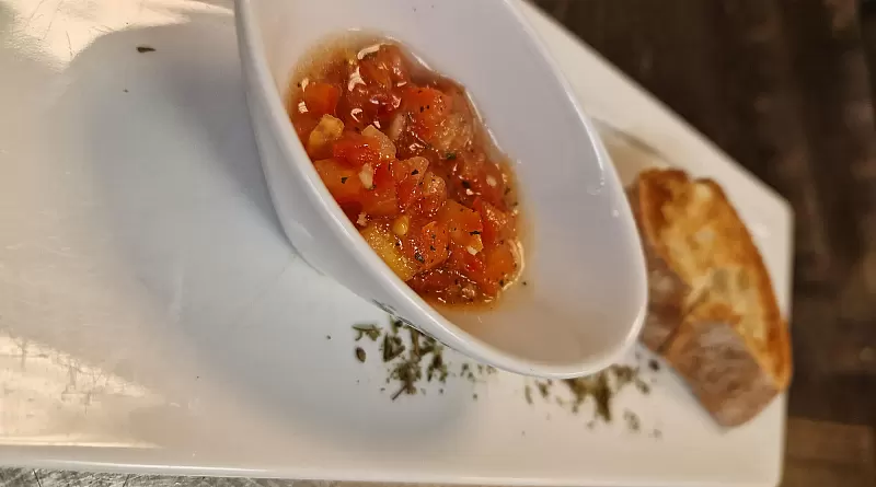 02._bruschetta_mit_tomaten_oliven_l.jpg