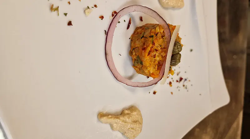 018._gemse_tartar_mit_erdnuss_sauce.jpg