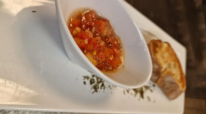 02._bruschetta_mit_tomaten_oliven_l.jpg